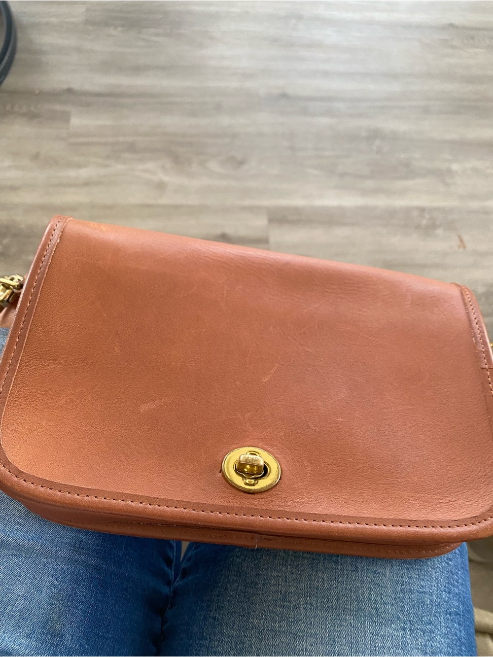 Coach 9755 vintage Brown Leather Crossbody with Gold Turn-Lock - Picture 5 of 16